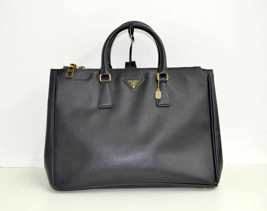 Black Prada Handbag (NEW!): Black Prada Handbag (NEW!) K19D16