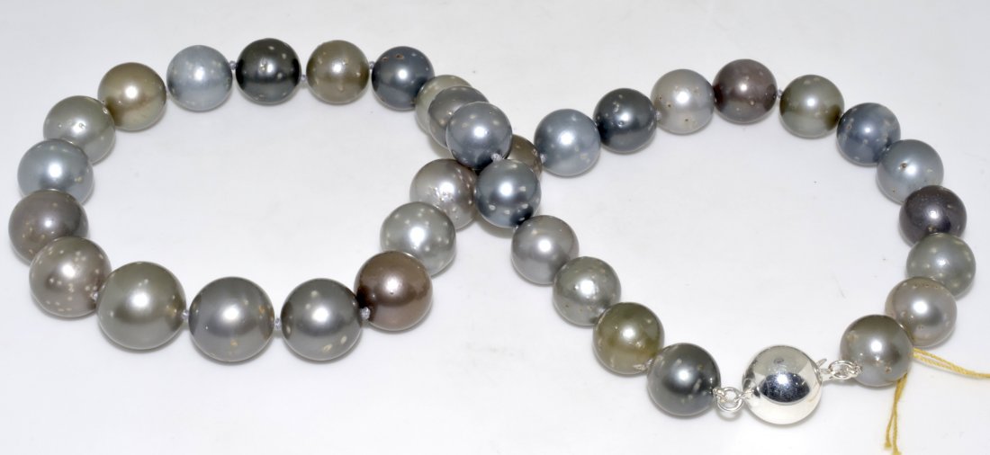 Tahitian South Sea Pearls Necklace AV: $21,508
