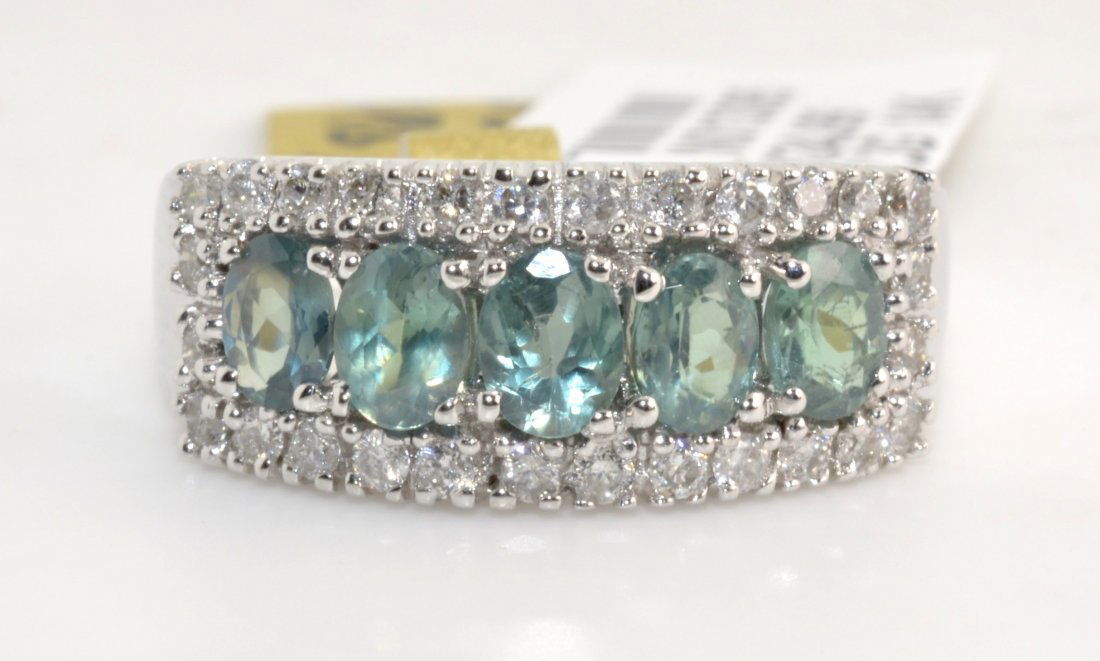 Alexandrite & Diamond Ring (EGL CERTIFIED): 14K white gold ring with 0.32 ct of diamonds and 0.95 ct of natural alexandrites (EGL CERTIFIED) K24J99