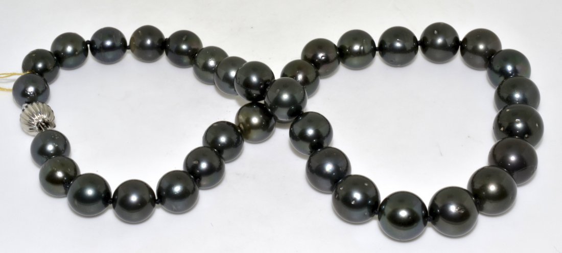 Tahitian Black South Sea Pearl Necklace AV: $19,605