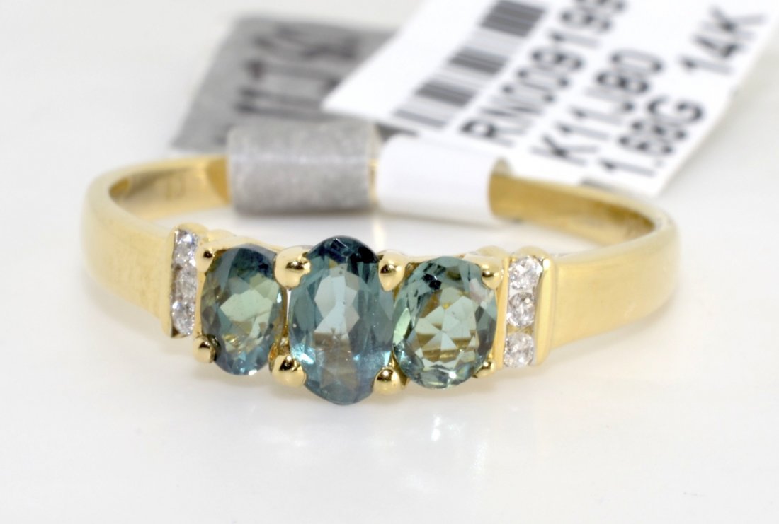 Alexandrite & Diamond Ring (EGL CERTIFIED): 14K white gold ring with 0.03 ct of diamonds and 0.69 ct of natural alexandrites (EGL CERTIFIED) K11J80