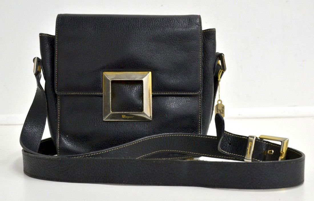 Ferragamo Small Purse (EXCELLENT CONDITION): Ferragamo Small Purse (EXCELLENT CONDITION) K41E5