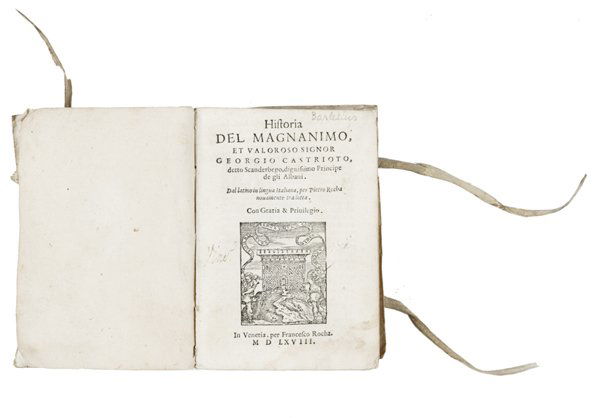 Barlezio Marino: Barlezio Marino, Historia del magnanimo et valoroso signor Georgio Castrioto, detto Scanderbego, dignissimo principe de gli Albani. In Venetia: per Francesco Rocha, 1568. In-8° (mm 148x105). Carte [