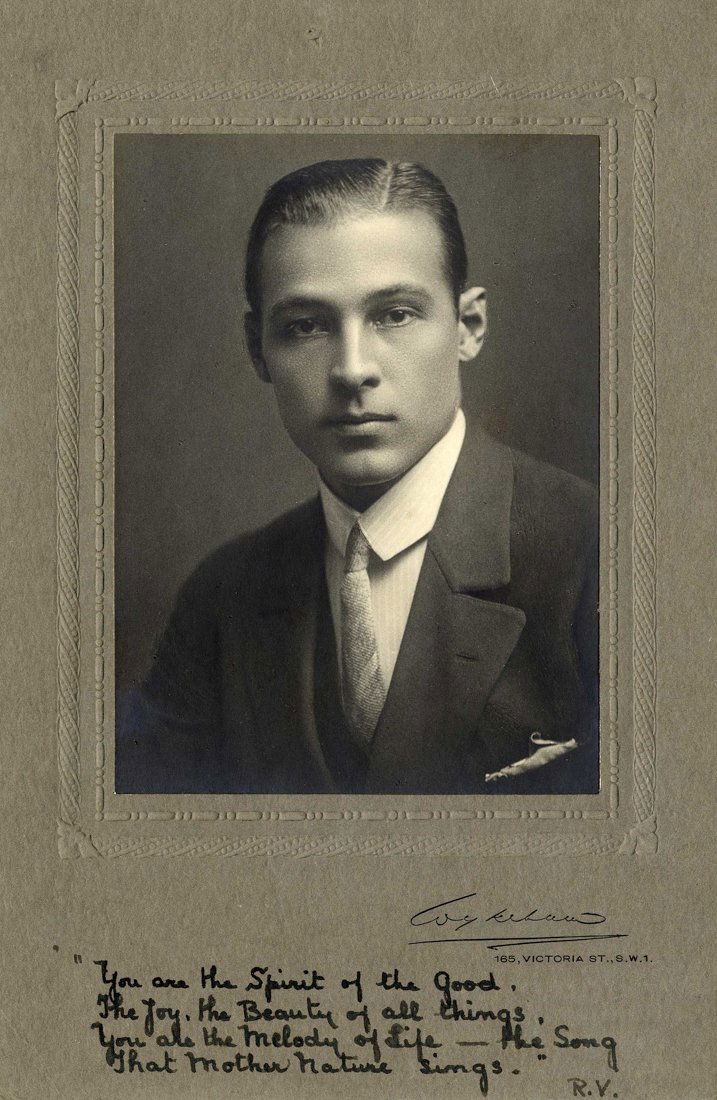 Rodolfo Valentino, 86 cartoline e fotografie (1 of 2)