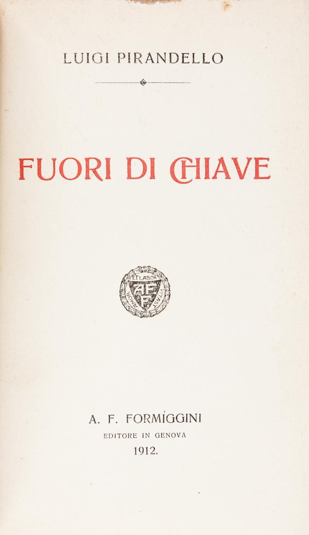 Pirandello, Fuori di chiave.: Pirandello Luigi, Fuori di chiave. Genova: Formiggini, 1912. In-6° (mm 170x100). Pagine 116, [18]. Esemplare con qualche fioritura, altrimenti ottime condizioni. Legatura editoriale in piena perga