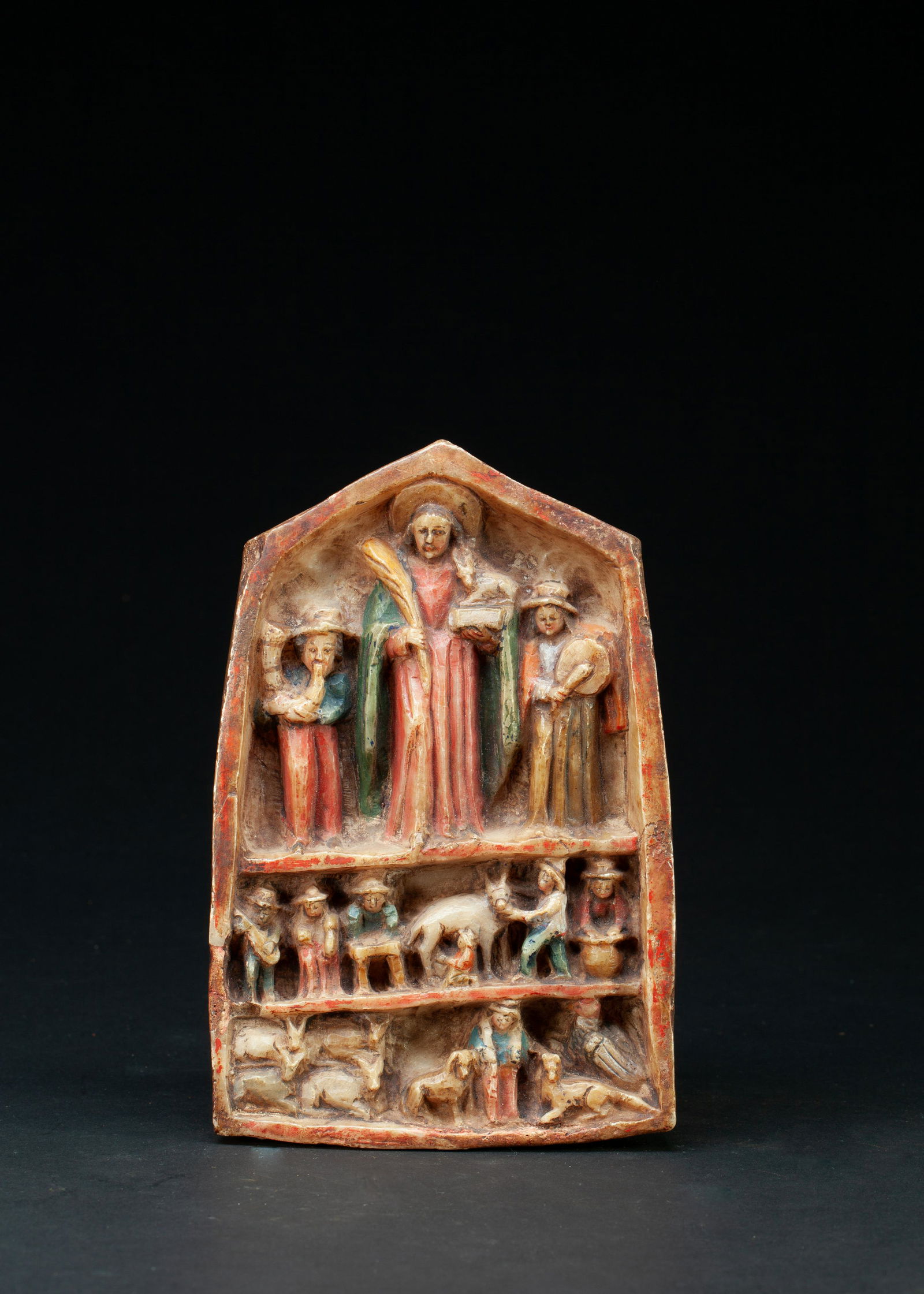 autel portatif présentant un saint tenant un (1 of 2)