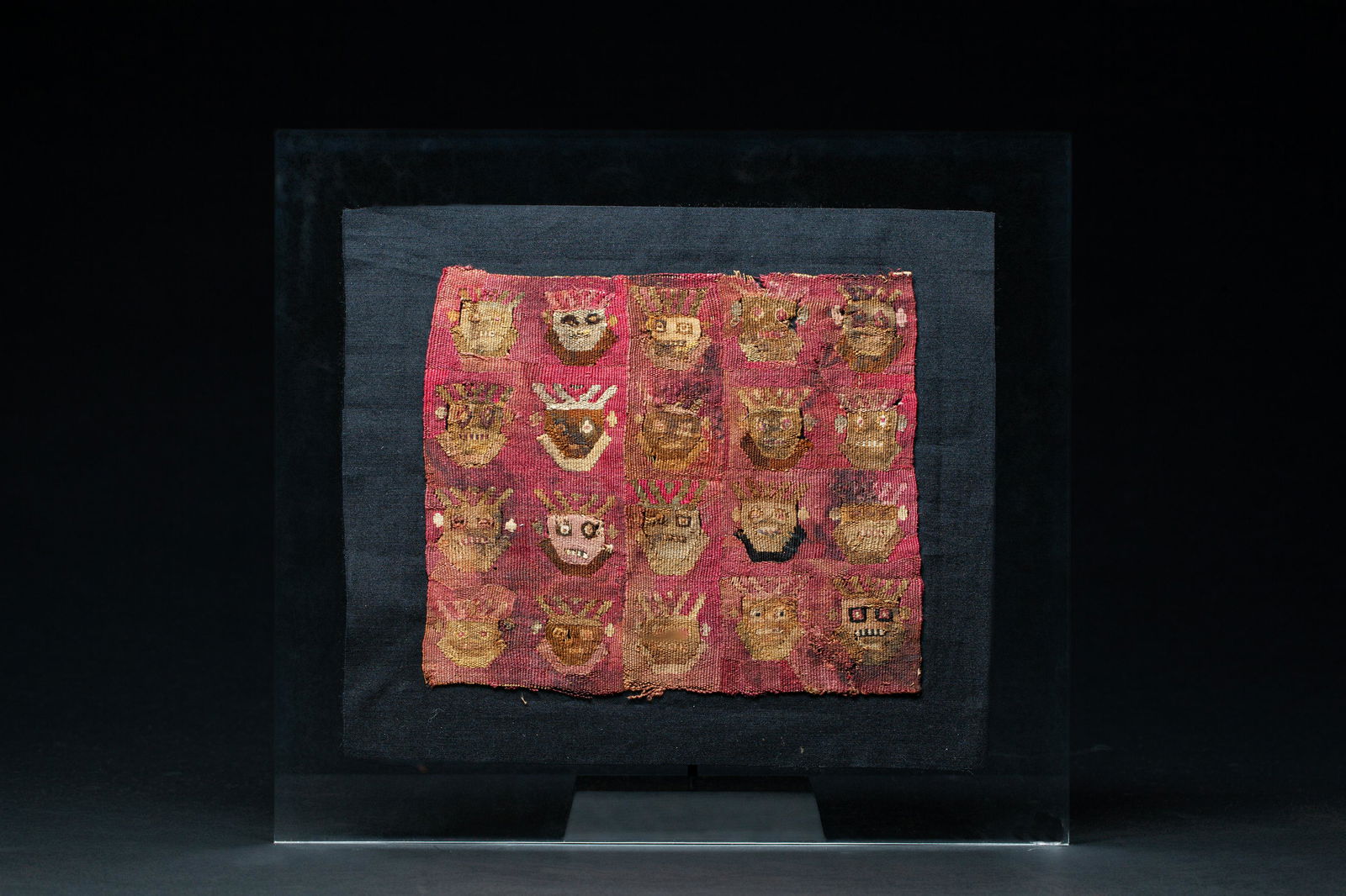 Elément de poncho aux têtes trophées (1 of 1)