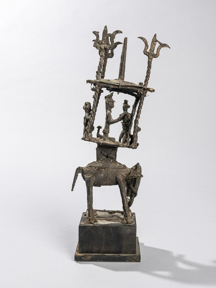 Autel chamanique présentant un éléphant (1 of 6)