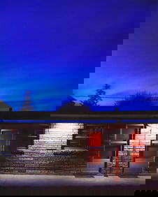 Alec Soth (1969): No.21, Terrace Court, from the series Niagara, 2004