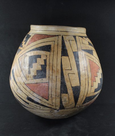 Early Casa Grande Pottery Vessel (1 of 7)