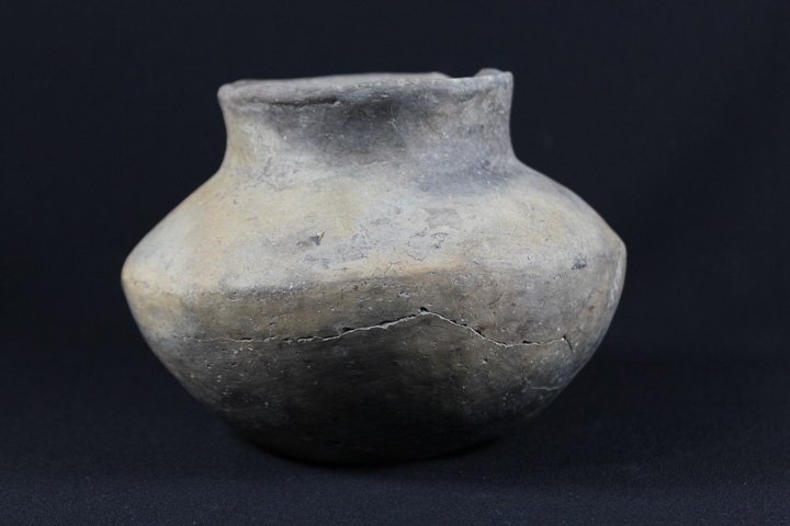 Mississippian Pottery Jar: Mississippian Pottery Jar, Size: 4.50" tall 6.46" wide. Ex Byron Anderson collection, Byron can be found in Who's who's in Indian Relics vol. 2
