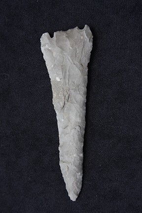 San Sara Knife: San Sara Knife of Gray color chert from central Texas. Also comes with a Dwain Rogers Certificate 5" long x 1 9/16" wide