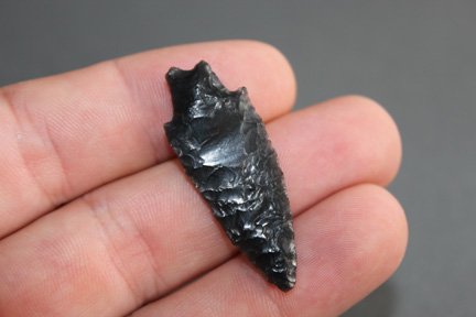 Obsidian stemmed point (1 of 1)