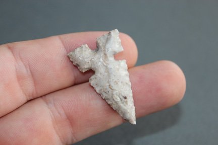 Rare Tri-notched bird point (1 of 2)