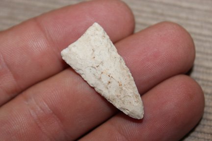 Madison Point: Madison Point ex Philips museum Louisiana Mo. 1.24" long. All items will come with documentation of authenticity and transfer of ownership. All buyers pay actual shipping cost. All Artifacts are uncon
