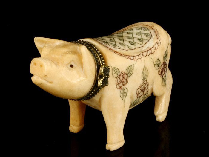 Chinese Carved Ox Bone Pig Snuff Bottle: Nice carving with removable head (on hinge). Dims 2.5" long by 2" high