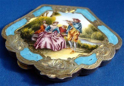 Scallop Shaped Decorated Enamel .800 Silver Compact: Elegant scallop shaped compact with an enamel painting inthe center, framed by engraved silver and turquoise enamel accents. Stamped 800 and 2 inside. Dimensions 3. 5"x3" weight 80g