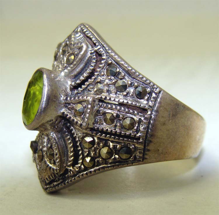 Sterling Silver Marquesite Ring w Emerald Green Stone: NO RESERVE! First of several estate marquesite rings. High bidder wins! ring size 9 1/4