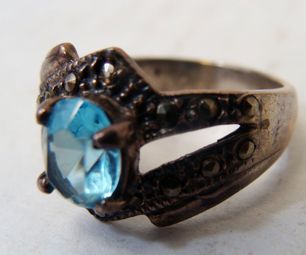 Sterling Silver Marquesite Ring w Aqua Blue Stone: NO RESERVE! First of several estate marquesite rings. High bidder wins! Ring Size 9
