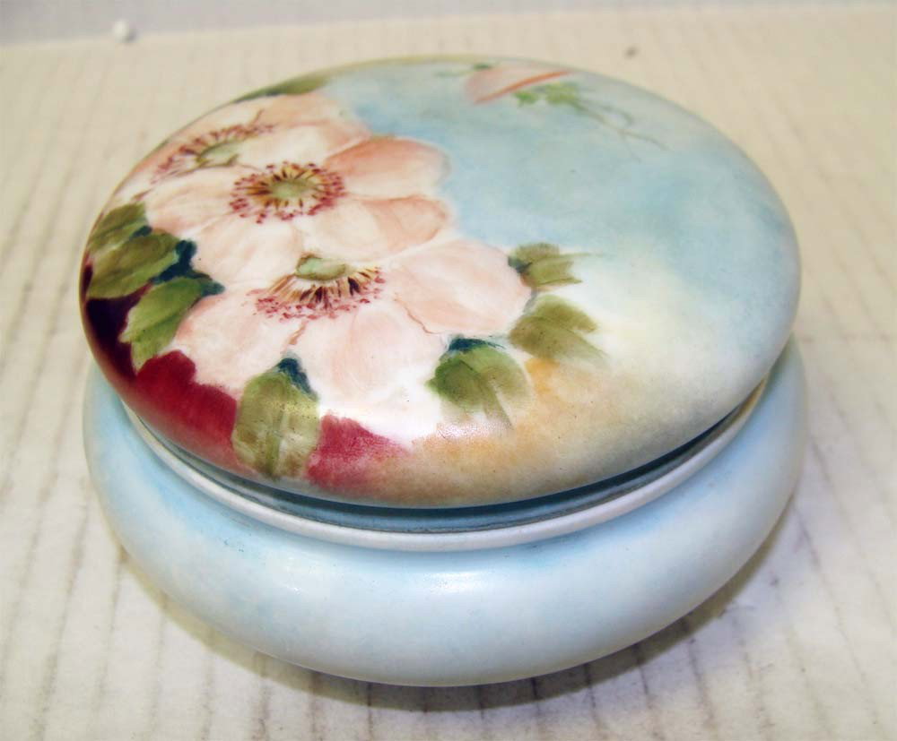 Vintage Limoges France Lidded Powder Box: Floral Design, dimensions 2 1/2" tall and 4 3/4" diameter, Stamped Limoges France on Base. K46W