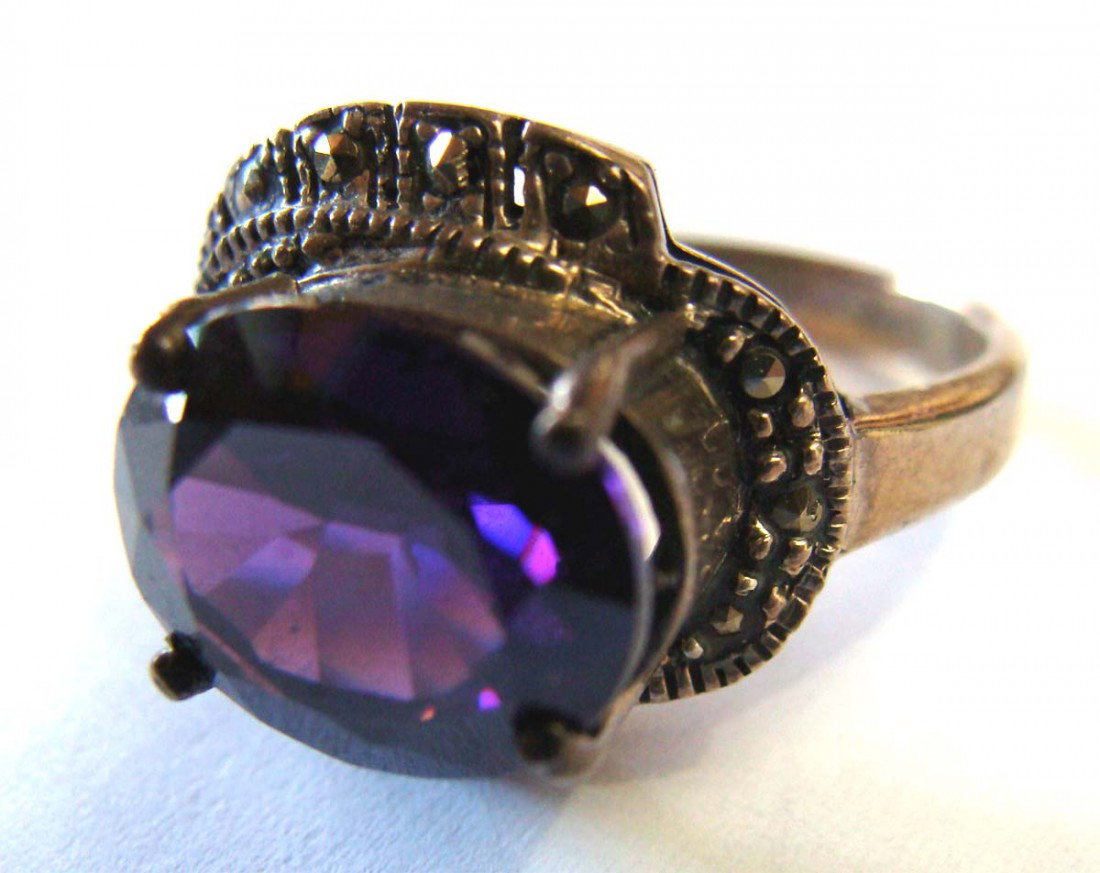 Sterling Silver .925 Marquesite Ring w Large Purple Col: NO RESERVE! First of several estate marquesite rings. High bidder wins!