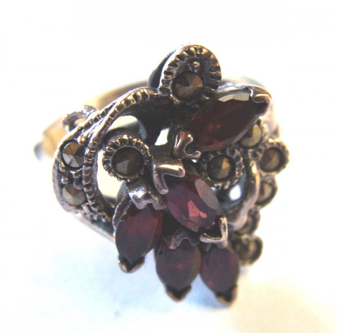 Sterling Silver .925 Marquesite Ring w 5 Ruby Color Sto: NO RESERVE! Sterling silver estate marquesite ring