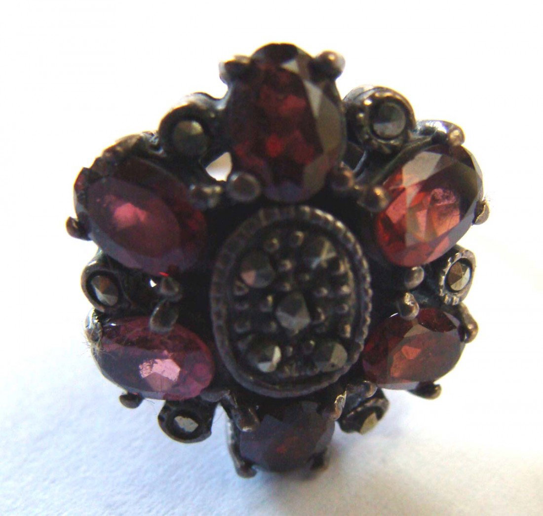 Sterling Silver .925 Marquesite Ring w 6 Ruby Color Sto: NO RESERVE! Sterling silver estate marquesite ring