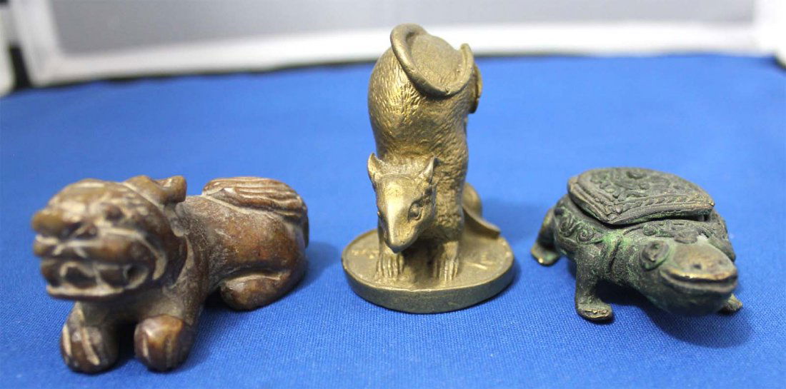 Chinese Bronze Mouse, Bronze Turtle box & Fu Dog: NO RESERVE! from the Lee Estate in Beverly Hills, CA, dimensions: 1" to 2" tall