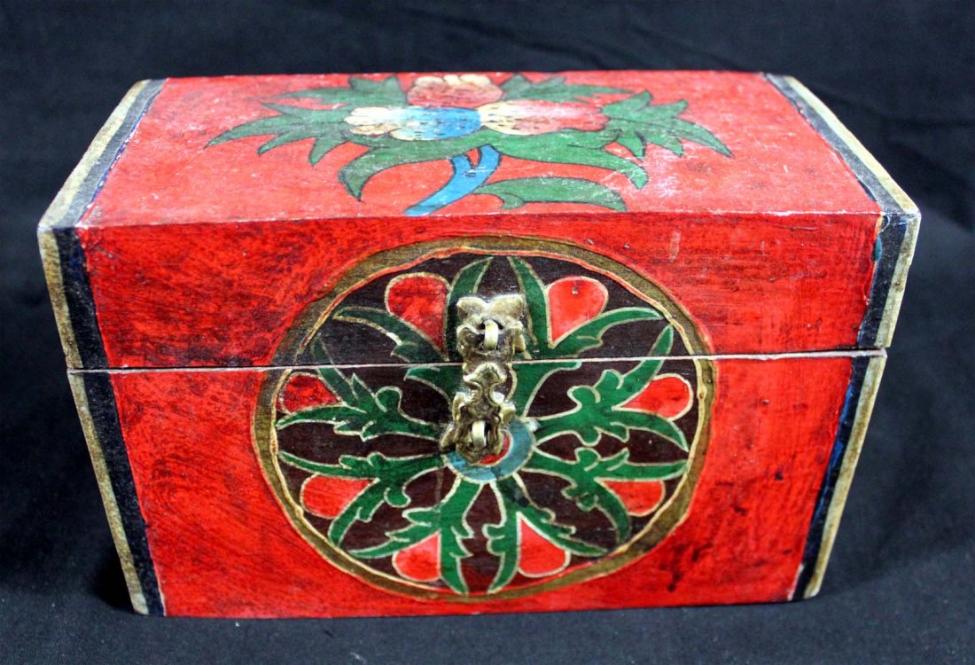 Nepal Wooden Decorated Jewelry Chest: NO RESERVE! from the Lee Estate in Beverly Hills, CA, dimensions: 5"x8"x4"