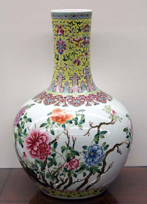 Chinese Antique porcelain TianQiu vase qianlong mark Apr 28, 2012
