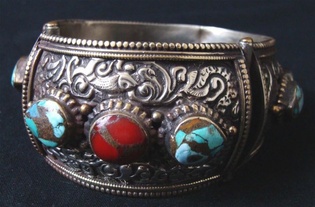 Nepal Tibetan Bracelet: Dimensions 3" TAK2W46