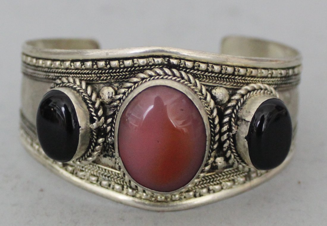 Nepal Tibetan Nickel Silver Bracelet: Two Black Cabachon stones set in etched nickel silver K4W4