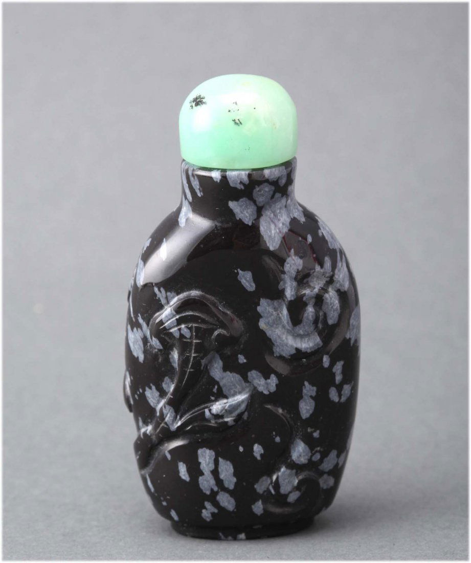 Chinese antique carved obsidian snuff bottle: Depicting Lingzhi and clouds. Circa 19-20th C. dimensions: 2.5" H K087W