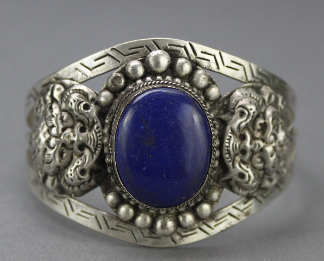 Tibetan Nepal Lapis Cabachon Silver Bracelet: Dimensions: 2.5", K6W1