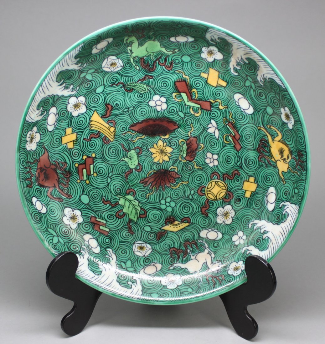 Chinese Porcelain Plate Horses Bats & Objects in a Gree: Dimensions 10" Dia LC107