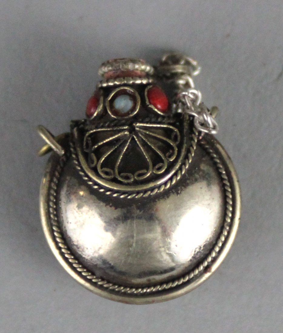 Nepal Silver Snuff Bottle Pendant: NA153, Dimensions: 1" L, K1W8
