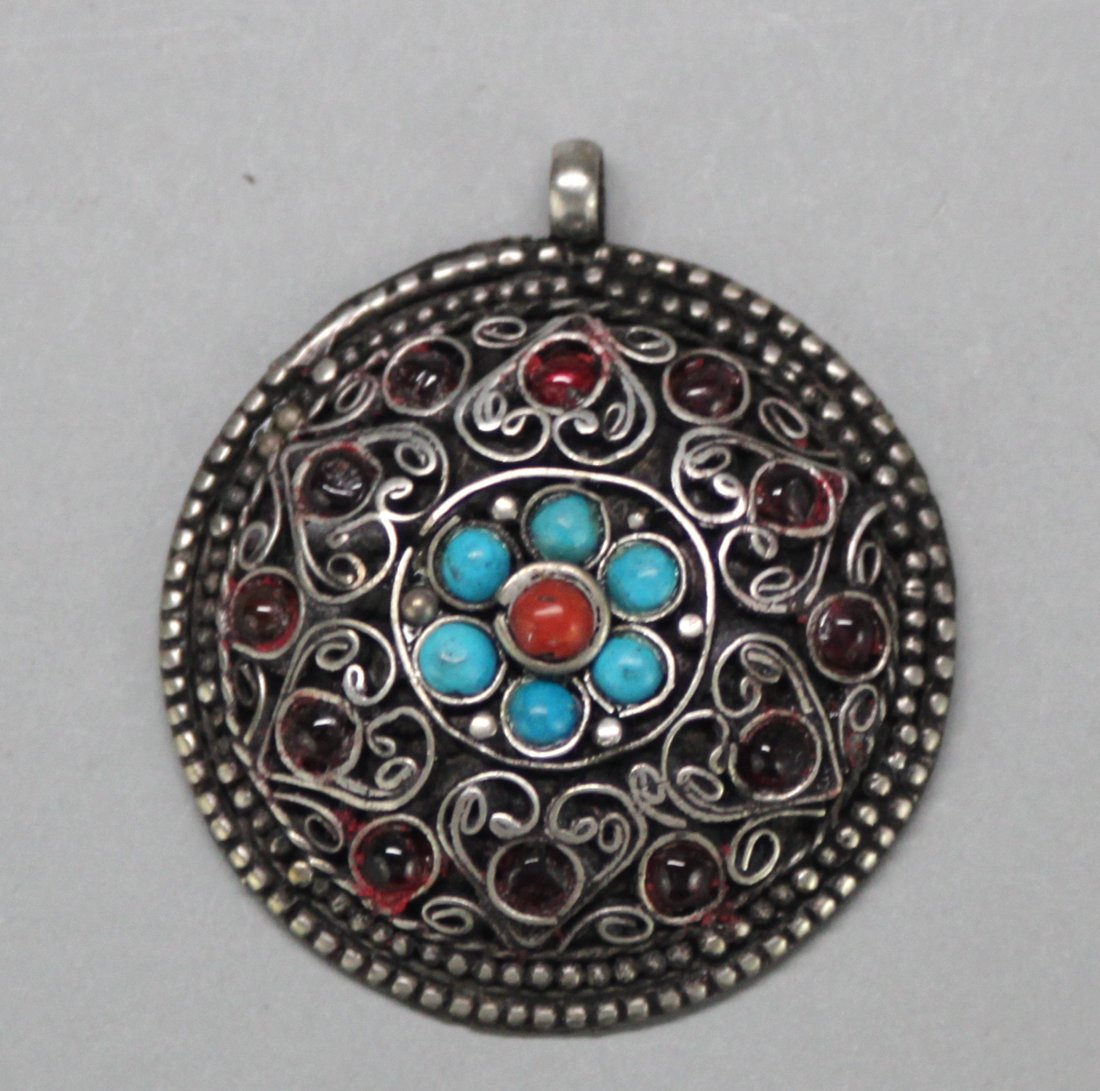 Nepal Coral and Lapis Round Pendant with mark: NA112, Dimensions: 1.5", K3W6