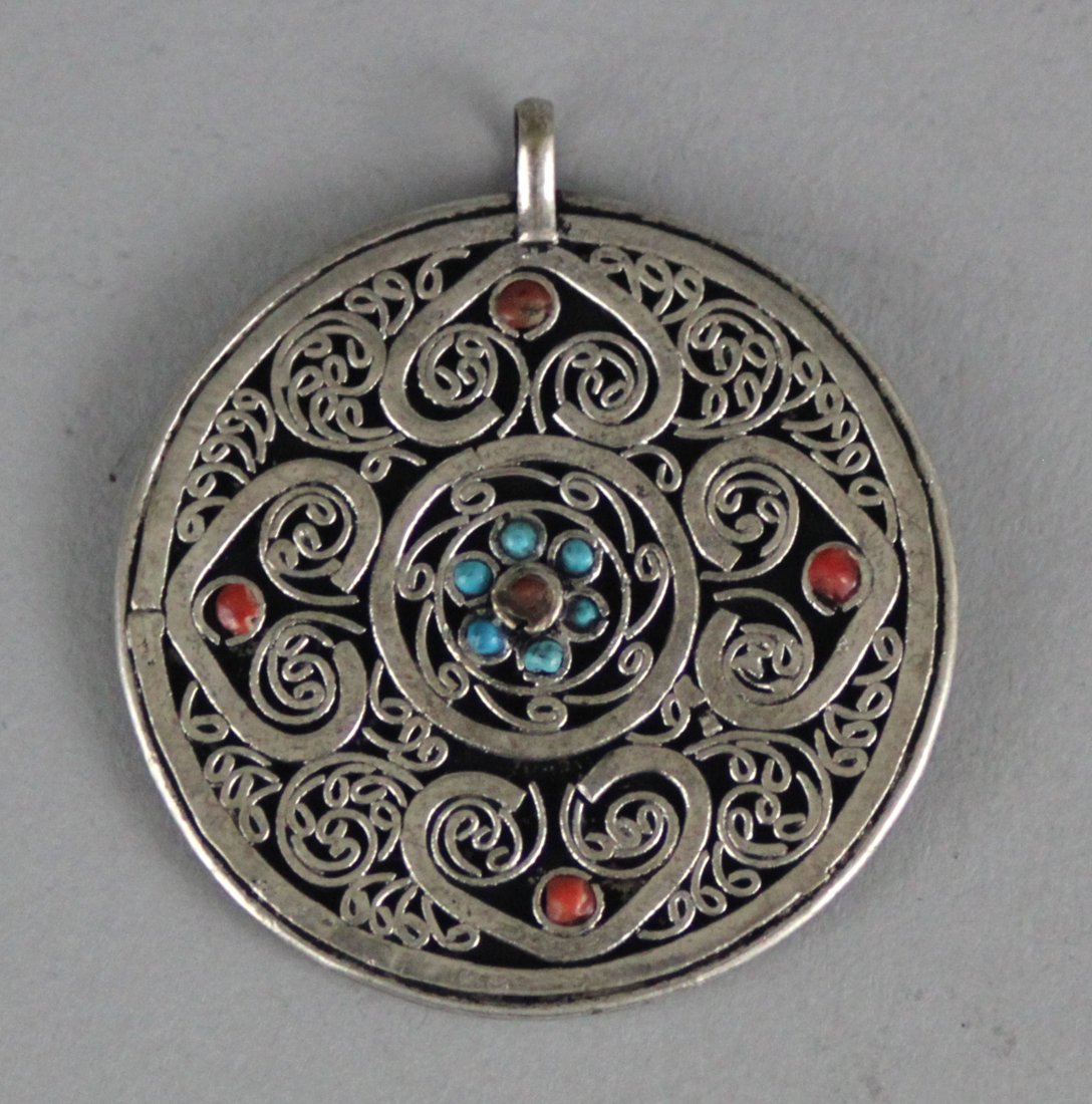 Nepal Coral And Lapis Round Pendant: NA113, Dimensions: 1.5", K3W6