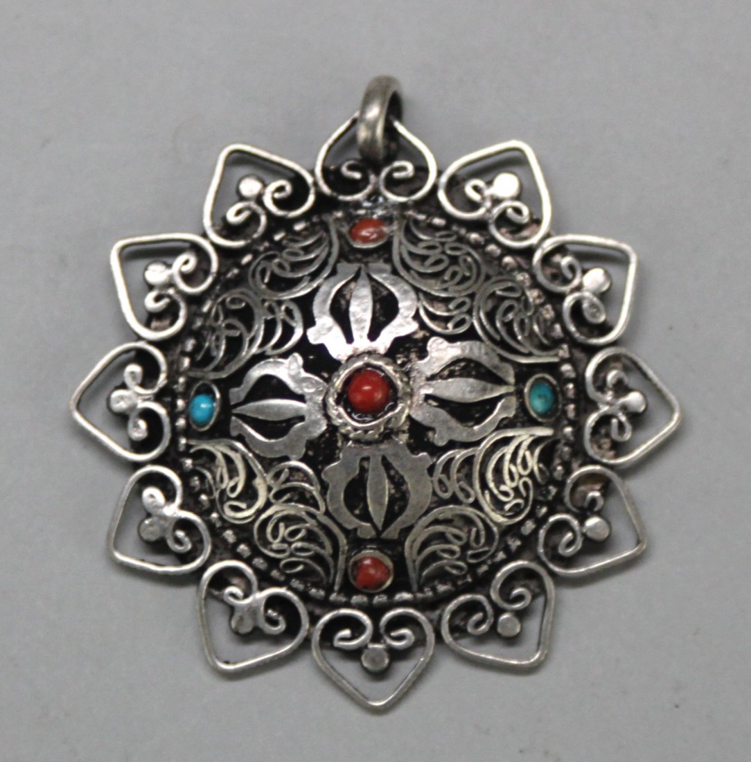 Nepal Coral And Lapis Pendant: NA114, Dimensions: 1.5", K3W6