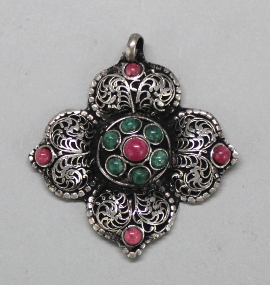 Nepal Flower Pendant: NA115, Dimensions: 1.5", K3W6