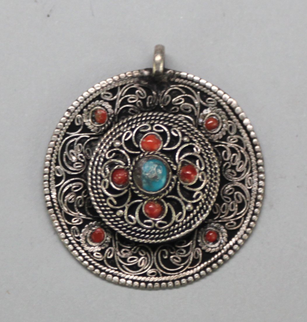 Nepal Coral And Lapis Round Pendant: NA116, Dimensions: 1.5", K3W6