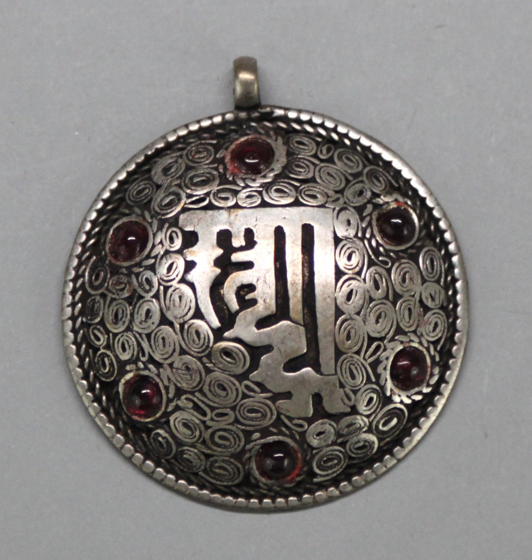 Nepal Pendant with mark: NA118, Dimensions: 1.5", K3W6