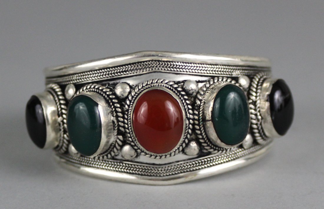 Nepal Silver Bangle Bracelet: NA127, Dimensions: 2.5" to 2.75", K4W6