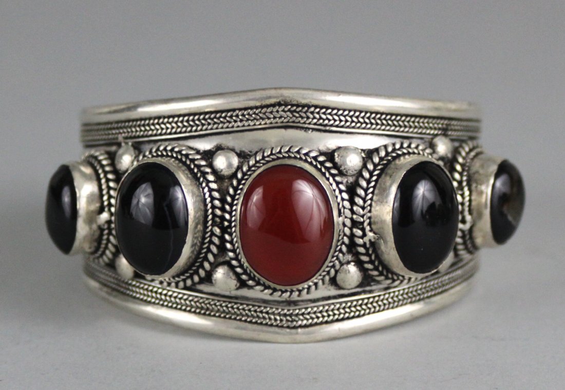 Nepal Silver Bangle Bracelet w/ Red & Black Cabahon: NA138, Dimensions: 2.5" to 2.75", K4W6
