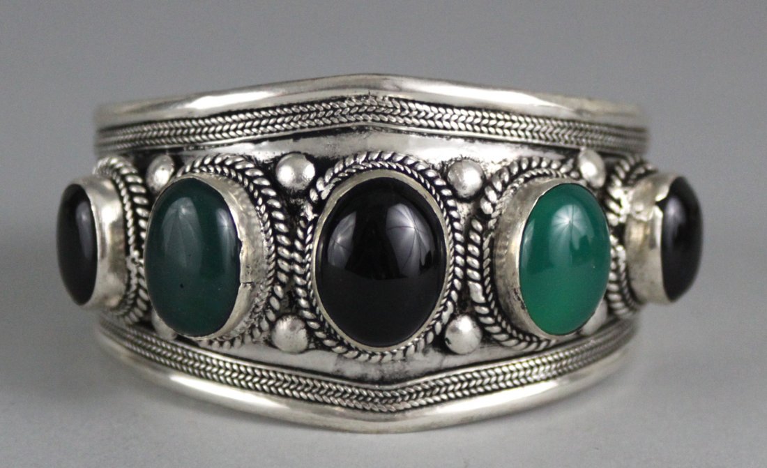 Nepal Silver Bangle Bracelet w/ Green & Black Cabahon: NA139, Dimensions: 2.5" to 2.75", K4W6