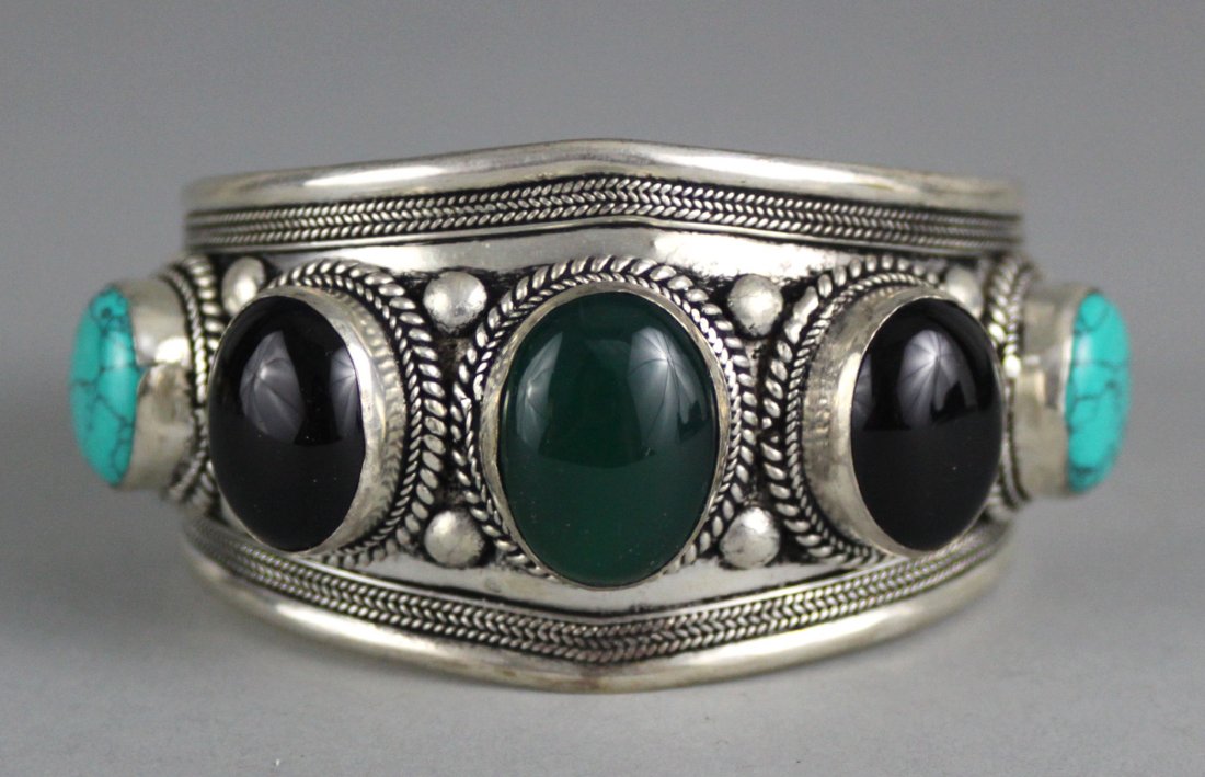 Nepal Silver Bangle Bracelet Turquoi w/ Cabachon Stone: NA141, Dimensions: 2.5" to 2.75", K4W6