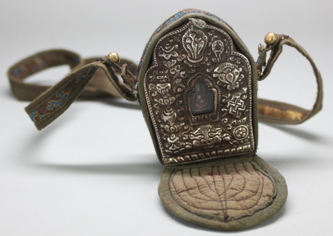 Ceremonial Nepal Silver Metal Handbag Container: NA78, Dimensions: 4" H x 3" W strap is 34" long, K1W06