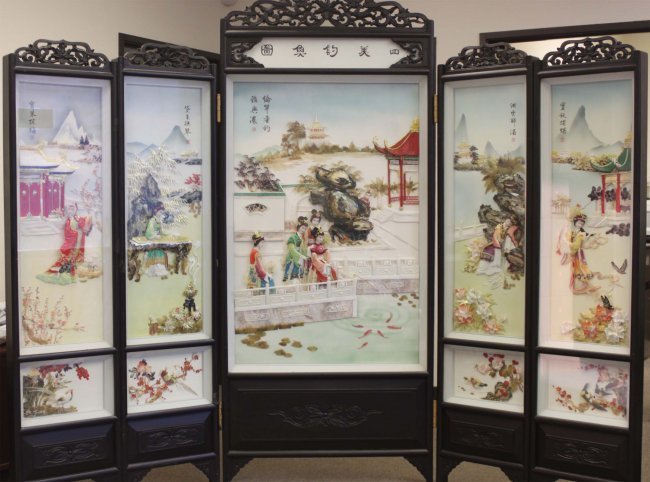 Large Chinese 5 Panel Screen Lacquer Carved Shells: Chinese inlaid and carved lacquer relief five-panel folding screen, the large center panel panel featuring a central reserve of beauties at a fish pond as a man peeks from behind a tree, and other ite
