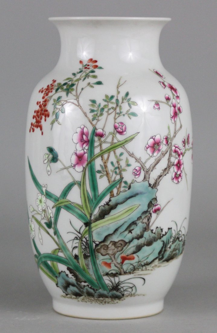 Antique Chinese Vase with garden Scene: Dimension: 7.25" H, FO45, K2W99