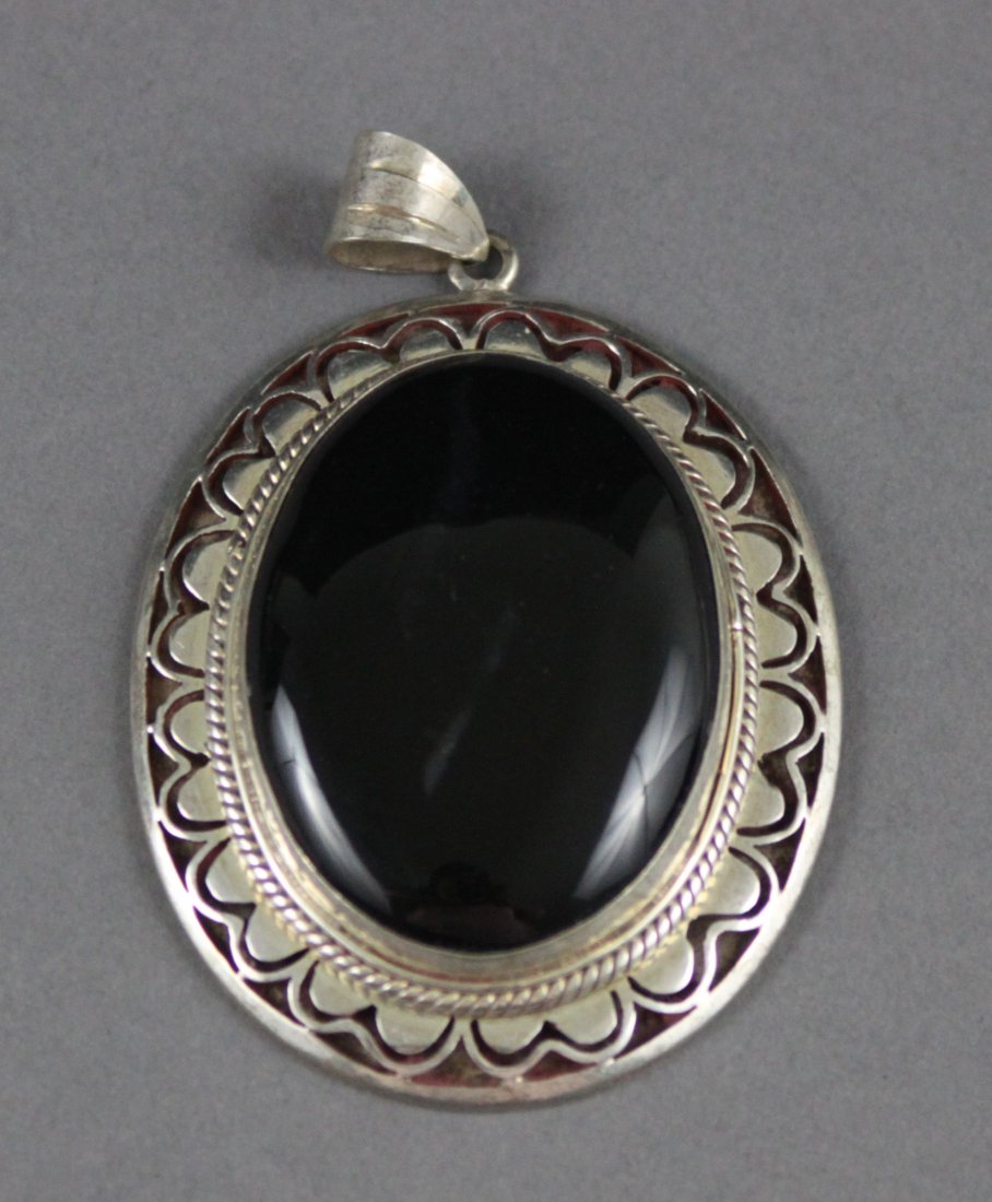 Nepal Silver Pendant Large Onyx Cabachon Stone Center: Dimensions: 2", K5W9, TN96
